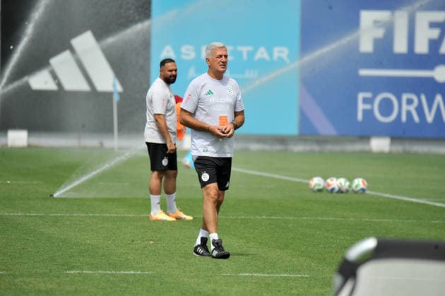 Dernier EntraInement de l Equipe nationale Algerien selectionneur national Algerien, Vladimir Petkovic, lors de derniere seance d entrainement de l equipe nationale algerienne, au centre technique national de sidi moussa a Alger en Algerie le 07 Juin 2026, avente depart ver la coupe du Monde 2026 (Photo By Ohtmane APP) Alger Algeria Copyright: xAlgÃ riexPressexPhotosxAPPxOhtmanex xAPPx DSC_4545.jpeg