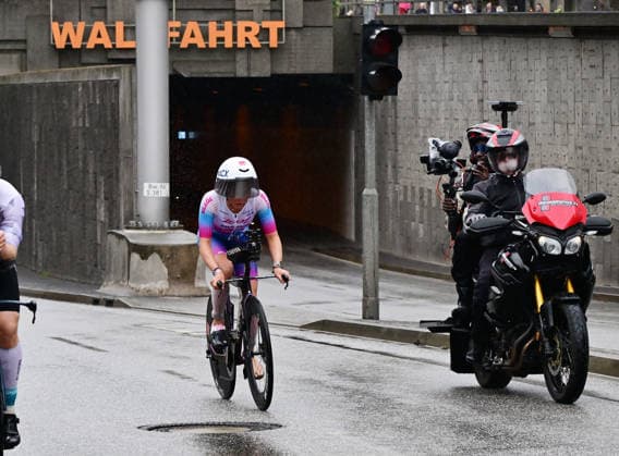 GER; Ironman Hamburg 07.06.2026, GER; Ironman Hamburg, Elite Frauen im Bild Marjolaine PierrÃ (FRA) auf dem Fahrrad an der Kunsthalle