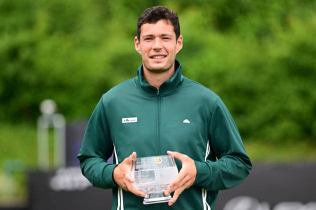 Tennis Lexus Birmingham Open WTA125 ATP, Tennis Herren Challenger Joshua Paris of Great Britain with his mens doubles trophy during the Lexus Birmingham Open WTA125 ATP Challenger tennis at Edgbaston Priory Club, Birmingham, UK on 7 June 2026. Birmingham Edgbaston Priory Club West Midlands UK Editorial use only , Copyright: xDennisxGoodwinx PSI-24321-0035