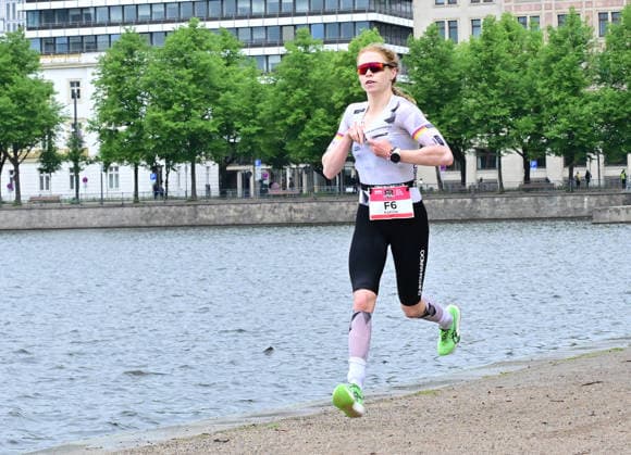GER; Ironman Hamburg 07.06.2026, GER; Ironman Hamburg, Elite Frauen im Bild Katrine Christensen (DNK) an der Binnenalster