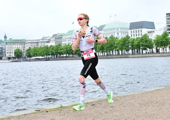 GER; Ironman Hamburg 07.06.2026, GER; Ironman Hamburg, Elite Frauen im Bild Katrine Christensen (DNK) an der Binnenalster