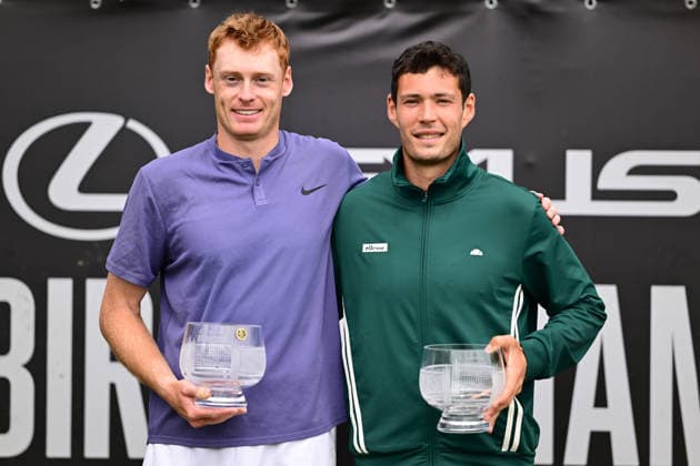 Tennis Lexus Birmingham Open WTA125 ATP, Tennis Herren Challenger Ben Jones of Great Britain and partner Joshua Paris of Great Britain pose with their doubles winners trophiesduring the Lexus Birmingham Open WTA125 ATP Challenger tennis at Edgbaston Priory Club, Birmingham, UK on 7 June 2026. Birmingham Edgbaston Priory Club West Midlands UK Editorial use only , Copyright: xDennisxGoodwinx PSI-24321-0039