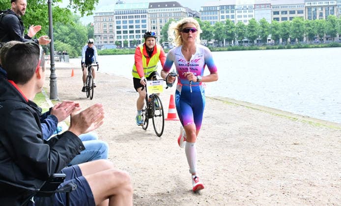 GER; Ironman Hamburg 07.06.2026, GER; Ironman Hamburg, Elite Frauen im Bild Marjolaine PierrÃ (FRA) beim Laufen an der Binnenalster