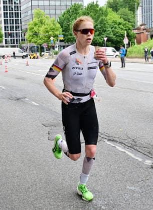 GER; Ironman Hamburg 07.06.2026, GER; Ironman Hamburg, Elite Frauen im Bild Katrine Christensen (DNK) beim Laufen auf der Lombardsbruecke an der Versorgungsstation