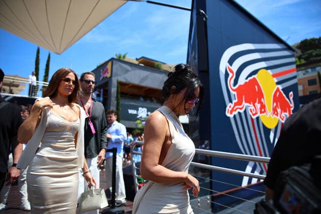 Khloe Kardashian and Kim Kardashian , Race, F1 Grand Prix of Monaco, am 07. June 2026 in Monte Carlo, Monaco. (Foto von Diogo Cardoso DeFodi Images) Khloe Kardashian and Kim Kardashian , Race, F1 Grand Prix of Monaco, Circuit de Monaco on June 7, 2026 in Monte Carlo, Monaco. (Photo by Diogo Cardoso DeFodi Images) -