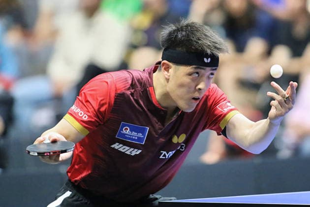 Dang Qiu beim Service im Halbfinalespiel. GER Erfurt TT Finals 2026 Deutsche Meisterschaft, Tischtennis Messehalle Erfurt 07.06.2026. GER Erfurt TT Finals 2026 Deutsche Meisterschaft, Tischtennis Messehalle Erfurt 07.06.2026 Thueringen Deutsche Meiterschaft 06.06.2026 Erfurt
