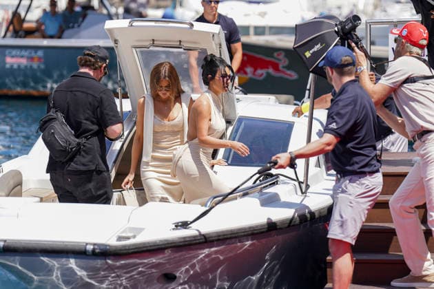 FORMULA ONE MONACO GRAND PRIX 2026 Kim Kardashian and Khloe Kardashian arriving for race day by boat during the Formula 1 Louis Vuitton Monaco Grand Prix 2026, 6th round of the 2026 Formula 1 World Championship, WM, Weltmeisterschaft from June 5th - 7th, 2026 at the Circuit de Monaco, Monte Carlo, Monaco. Credit: Robbie Hoad Every Second Media Editorial use only. All images are copyright Every Second Media Limited. No images may be reproduced without prior permission. Copyright: xIMAGO EveryxSecondxMediax ESM-2024-0383 RobbiexHoadx xEveryxSecondxMediax