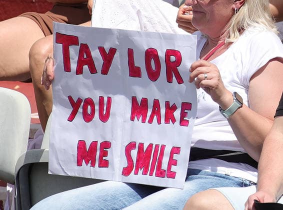 07.06.2026, Boss Open 2026, ATP, Tennis Herren Tour 250 Stuttgart, TTC Weissenhof, Tennis, im Bild: Taylor Fritz (USA) Fan mit Plakat