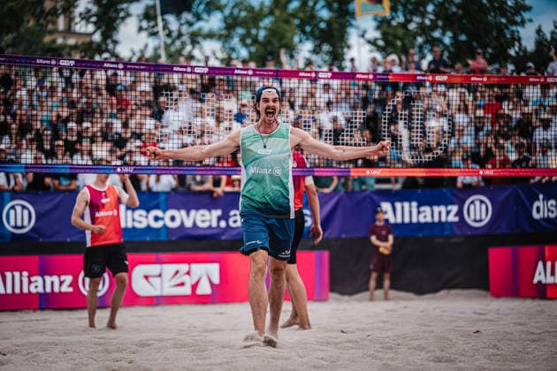 Beachvolleyball Männer Allianz German Beach Tour 2026 Tourstop Berlin 07.06.2026 Jannik Kühlborn jubelt nach dem Sieg Berlin Funkhaus Beach Berlin Deutschland