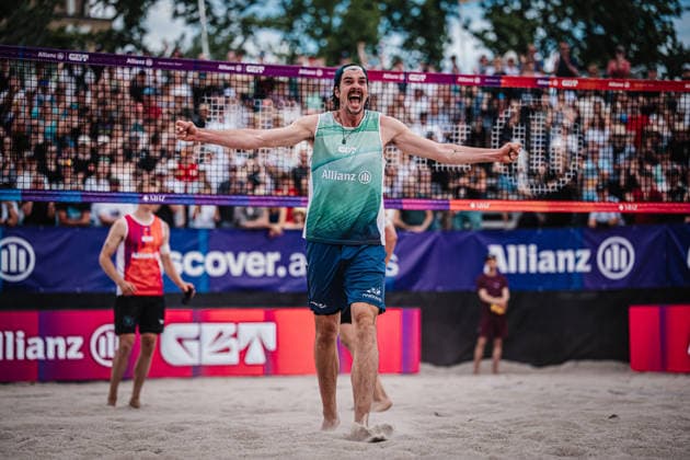 Beachvolleyball Männer Allianz German Beach Tour 2026 Tourstop Berlin 07.06.2026 Jannik Kühlborn jubelt nach dem Sieg Berlin Funkhaus Beach Berlin Deutschland