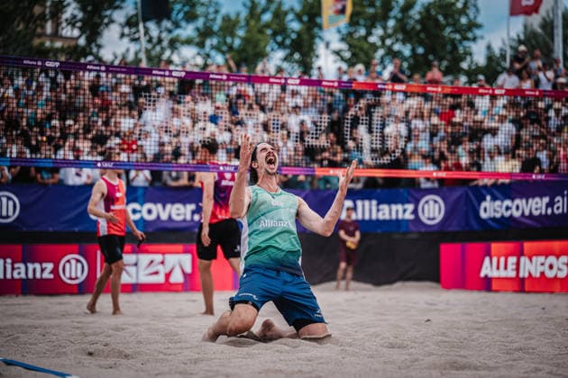 Beachvolleyball Männer Allianz German Beach Tour 2026 Tourstop Berlin 07.06.2026 Jannik Kühlborn jubelt nach dem Sieg Berlin Funkhaus Beach Berlin Deutschland