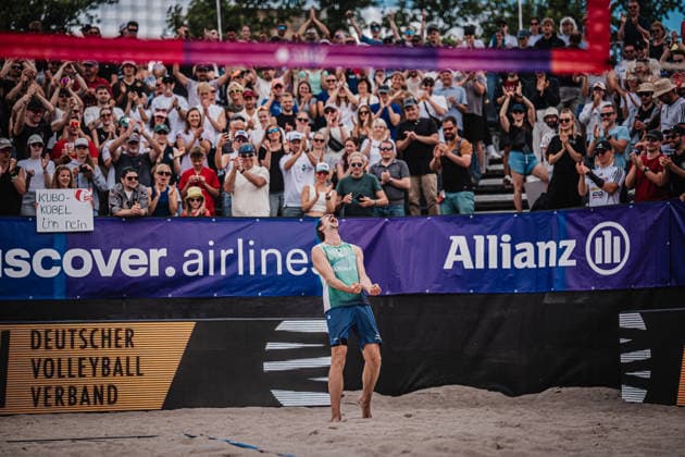 Beachvolleyball Männer Allianz German Beach Tour 2026 Tourstop Berlin 07.06.2026 Jannik Kühlborn jubelt nach dem Sieg Berlin Funkhaus Beach Berlin Deutschland