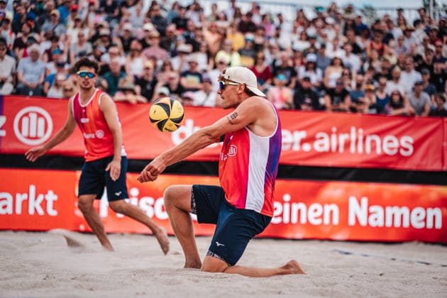 Beachvolleyball Männer Allianz German Beach Tour 2026 Tourstop Berlin 07.06.2026 Max Just nimmt den Ball an Berlin Funkhaus Beach Berlin Deutschland