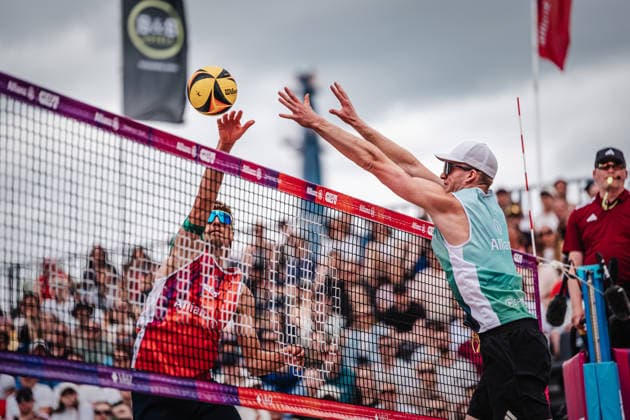 Beachvolleyball Männer Allianz German Beach Tour 2026 Tourstop Berlin 07.06.2026 v.l. Max Just beim Angriff gegen Philipp Huster Berlin Funkhaus Beach Berlin Deutschland