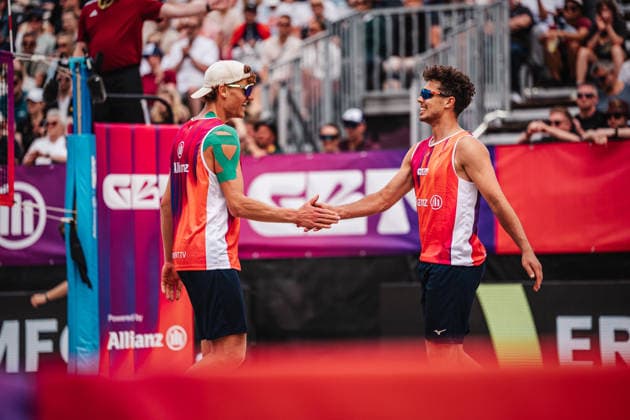 Beachvolleyball Männer Allianz German Beach Tour 2026 Tourstop Berlin 07.06.2026 v.l. Max Just und Lui Wüst freuen sich Berlin Funkhaus Beach Berlin Deutschland