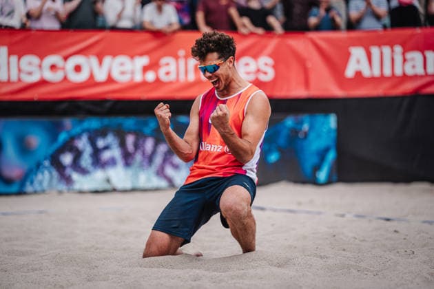 Beachvolleyball Männer Allianz German Beach Tour 2026 Tourstop Berlin 07.06.2026 Lui Wüst jubelt nach dem Sieg Berlin Funkhaus Beach Berlin Deutschland