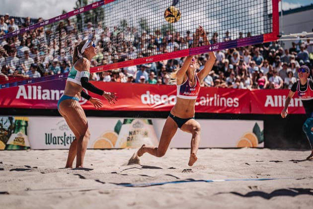 Beachvolleyball Frauen Allianz German Beach Tour 2026 Tourstop Berlin 07.06.2026 Nele Barber spielt den Ball Berlin Funkhaus Beach Berlin Deutschland