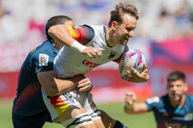 Deutschland - Argentinien, SVNS Rugby World Championship, WM, Weltmeisterschaft Mateo Fossati (Argentinien, 21) hält Anton Gleitze (Deutschland, 10) fest. Spiel um Platz 9 zwischen Deutschland und Argentinien. Drittes Turnier der SVNS World Championship, Siebener-Rugby WM vom 5. bis 7. Juni 2026 in Bordeaux (Frankreich). 7. Juni 2026., Bordeaux Region Nouvelle-Aquitaine Frankreich Stade Atlantique