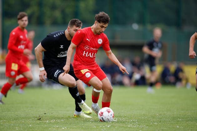 Fußball I Männer I Aufstiegsrunde I Regionalliga Nord I 1. FC Germania Egestorf-Langreder - SV Todesfelde I 07.06.2026 Adrian Becker (19, 1. FC Germania Egestorf-Langreder) dribbelt mit dem Ball. Bremen Rasenplatz BRZ-Arena Bremen Deutschland