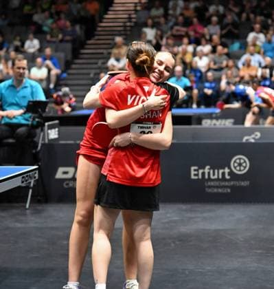 Annet Kaufmann (SV DJK Kolbermoor) und Xiaona Shan (ttc berlin eastside) sind die neuen Deutschen Meisterinnen im Damen-Doppel. Annet Kaufmann (SV DJK Kolbermoor) und Xiaona Shan (ttc berlin eastside) sind die neuen Deutschen Meisterinnen im Damen-Doppel. Sie bezwingen im Finale Sabine Winter Yuan Wan (Dachau Weinheim) - Finaltag der Deutschen Meisterschaften der Damen und Herren am 7. Juni 2026 in der Messe Erfurt im Rahmen der 3. Deutschen Tischtennis-Finals in Erfurt. Erfurt Messe Erfurt Thüringen Deutschland