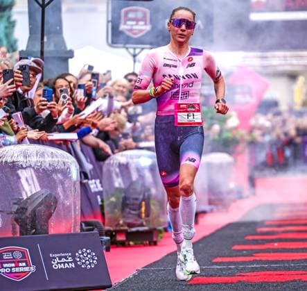 Ironman Hamburg - Laura Philipp kämpft sich nach furiosem Marathon auf Platz 2 07.06.26: Die deutsche Top-Triathletin Laura Philipp sichert sich nach einer spektakulären Aufholjagd den zweiten Platz beim Ironman Hamburg (Ironman-Europameisterschaft der Pro-Frauen) am 7. Juni 2026. Nach einer Schwächephase auf dem Rad ging Philipp als Siebte auf die Laufstrecke und lief mit einem packenden Marathon noch bis auf Rang zwei vor (Endzeit: 8:12:29 Stunden), knapp hinter Siegerin Solveig Løvseth Hamburg Hamburg Deutschland