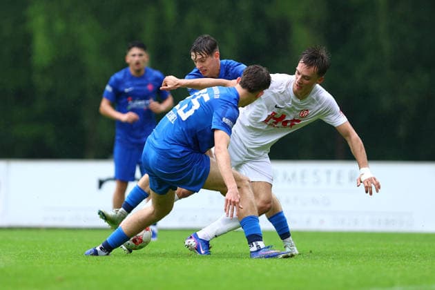 11 Toralf Hense (Eimsbütteler TV), 25 Luis Seidel (Blumenthaler SV) Fußball I Herren I Aufstiegsrunde zur Regionalliga Nord I Saison 2025-2026 I 3. Spiel I Eimsbütteler TV - Blumenthaler SV I 07.06.2026 I A-Platz Heeslingen