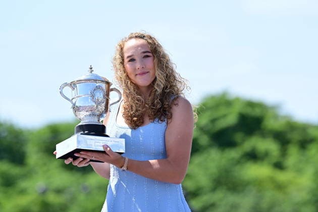 Mirra Andreeva wins women s Roland Garros final PARIS, FRANCE - JUNE 07: Mirra Andreeva poses with her trophy after winning the Roland Garros French Open tennis tournament final, at the Place de la Concorde with the Eiffel Tower in Paris, France on June 7, 2026. 19-year-old Andreeva became the youngest women s champion at Roland Garros in 34 years. Mustafa Yalcin Anadolu Paris France. Editorial use only. Please get in touch for any other usage.  Copyright: x2026xAnadoluxMustafaxYalcinx