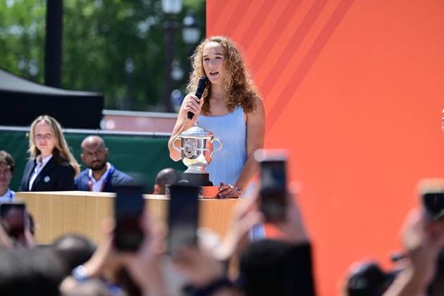 Mirra Andreeva wins women s Roland Garros final PARIS, FRANCE - JUNE 07: Mirra Andreeva poses with her trophy after winning the Roland Garros French Open tennis tournament final, at the Place de la Concorde with the Eiffel Tower in Paris, France on June 7, 2026. 19-year-old Andreeva became the youngest women s champion at Roland Garros in 34 years. Mustafa Yalcin Anadolu Paris France. Editorial use only. Please get in touch for any other usage.  Copyright: x2026xAnadoluxMustafaxYalcinx