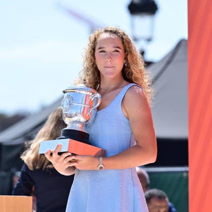 Mirra Andreeva wins women s Roland Garros final PARIS, FRANCE - JUNE 07: Mirra Andreeva poses with her trophy after winning the Roland Garros French Open tennis tournament final, at the Place de la Concorde with the Eiffel Tower in Paris, France on June 7, 2026. 19-year-old Andreeva became the youngest women s champion at Roland Garros in 34 years. Mustafa Yalcin Anadolu Paris France. Editorial use only. Please get in touch for any other usage.  Copyright: x2026xAnadoluxMustafaxYalcinx