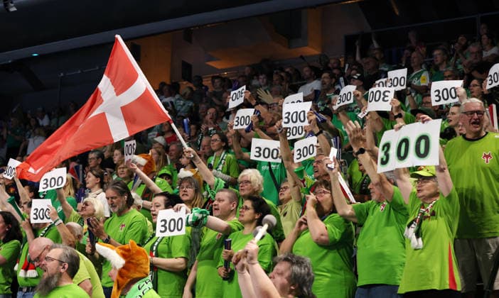 Mathias Gidsel erzleite sein 300. Tor, Fans mit Schildern, Dänenfahne Handball HBL Bundesliga Herren 34. Spieltag Saison 2025 2026 07.06.2026 Füchse Berlin vs SG Flensburg Handewitt