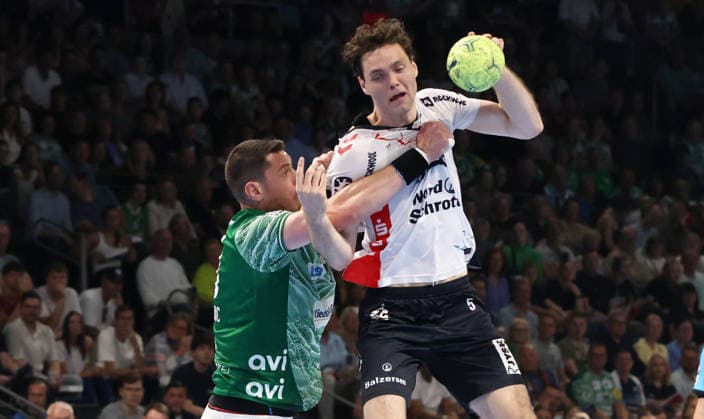 Mijajlo Marsenic, Niclas Kirkeloekke Zweikampf Spielszene Aktion Handball HBL Bundesliga Herren 34. Spieltag Saison 2025 2026 07.06.2026 Füchse Berlin vs SG Flensburg Handewitt