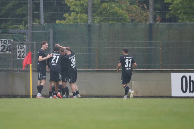 Fußball I Männer I Aufstiegsrunde I Regionalliga Nord I 1. FC Germania Egestorf-Langreder - SV Todesfelde I 07.06.2026 Mats Klüver (10, SV Todesfelde) Maximilian Musci (21, SV Todesfelde) Jan-Marc Schneider (35, SV Todesfelde) Janek Sternberg (37, SV Todesfelde) Jubeln nach einem Tor. Bremen Rasenplatz BRZ-Arena Bremen Deutschland