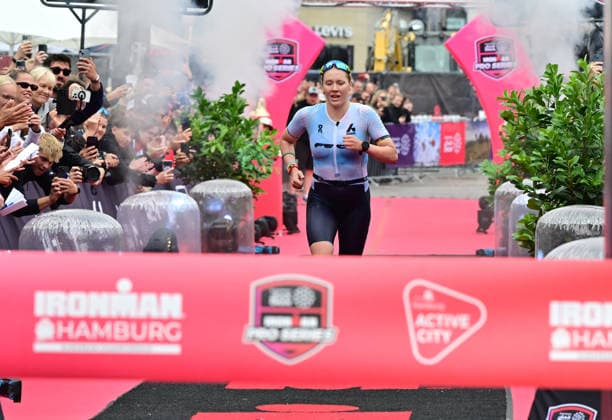 GER; Ironman Hamburg 07.06.2026, GER; Ironman Hamburg, Elite Frauen im Bild 1.Platz Solveig Lovseth (NOR) beim Zieleinlauf