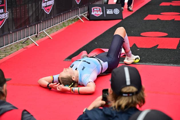 GER; Ironman Hamburg 07.06.2026, GER; Ironman Hamburg, Elite Frauen im Bild 1.Platz Solveig Lovseth (NOR) nach dem Zieleinlauf