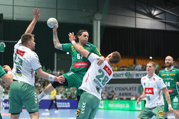 Handball DAIKIN HBL, SC DHfK Leipzig - GWD Minden; 07.06.2026 Dean Bombac (67, SC DHfK Leipzig) wird von Tom Bergner (28, GWD Minden) gestoppt. Handball, DAIKIN HBL, 1. Bundesliga, Saison 2025 2026, 34. Spieltag: SC DHfK Leipzig vs. GWD Minden am 07.06.2026 in der Quarterback Immobilien Arena Leipzig.