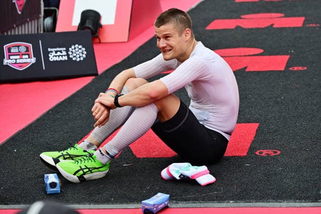 GER; Ironman Hamburg 07.06.2026, GER; Ironman Hamburg, Jedermaenner im Bild Martin Kodewitz (GER) kommt als erster Jedermann durch das ZIel