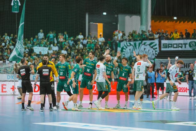 Start of match teams SC DHfK Leipzig - TSV GWD Minden. Bundesliga, Herren Handball, 25 26, GER, Leipzig, Quarterback Immobilien Arena, Round 34 Leipzig Quarterback Immobilien Arena Sachsen GER Copyright: xBillmanxDubex
