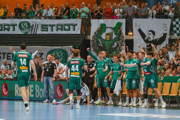 SC DHfK Leipzig team celebration SC DHfK Leipzig - TSV GWD Minden. Bundesliga, Herren Handball, 25 26, GER, Leipzig, Quarterback Immobilien Arena, Round 34 Leipzig Quarterback Immobilien Arena Sachsen GER Copyright: xBillmanxDubex