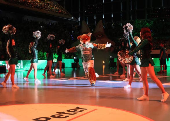 GER HBL Saison 2025 2026 FÜCHSE Berlin vs SG Flensburg-Handewitt, 07.06.26, Max-Schmeling-Halle, Berlin, Einlaufzeremonie, Maskottchen FUCHSI, Dance Deluxe, Cheerleader