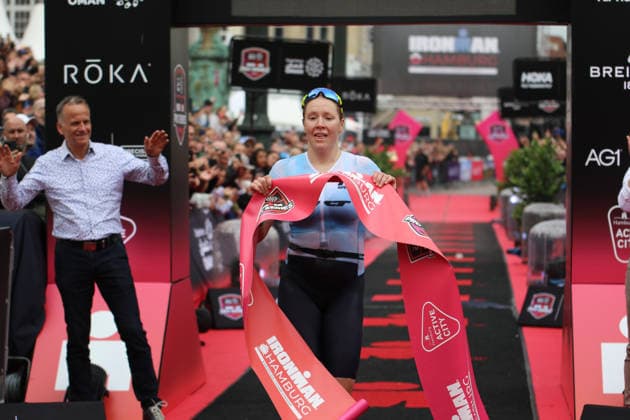 Ironman in Hamburg 2026: Die Norwegerin Solveig Lövseth hotl sich den EM-Titel.