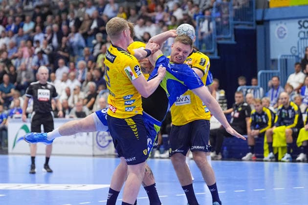 07.06.2026, xydrx, Handball, 1.HBL, VfL Gummersbach - Rhein-Neckar Löwen, Schwalbe-Arena: Haukur Thrastarson (Rhein-Neckar Loewen, 25) im Zweikampf gegen Kristjan Horzen (VfL Gummersbach, 27)