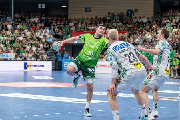Handball Bundesliga; HSG Wetzlar - SC Magdeburg, 07.06.26 Josip Simic (HSG Wetzlar, 10), Magnus Saugstrup (SC Magdeburg, 23), Felix Claar (SC Magdeburg, 7) Handball Bundesliga; HSG Wetzlar - SC Magdeburg: Wetzlar, 07.06.26