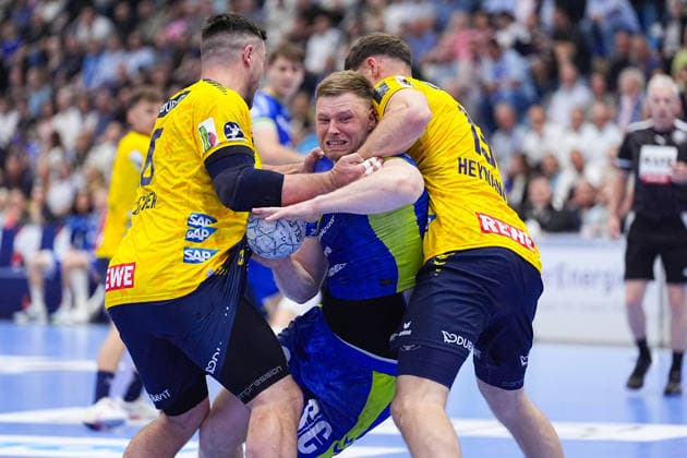 07.06.2026, xydrx, Handball, 1.HBL, VfL Gummersbach - Rhein-Neckar Löwen, Schwalbe-Arena: Jannik Kohlbacher (Rhein-Neckar Loewen, 80) und Sebastian Heymann (Rhein-Neckar Loewen, 13) im Zweikampf gegen Kristjan Horzen (VfL Gummersbach, 27)