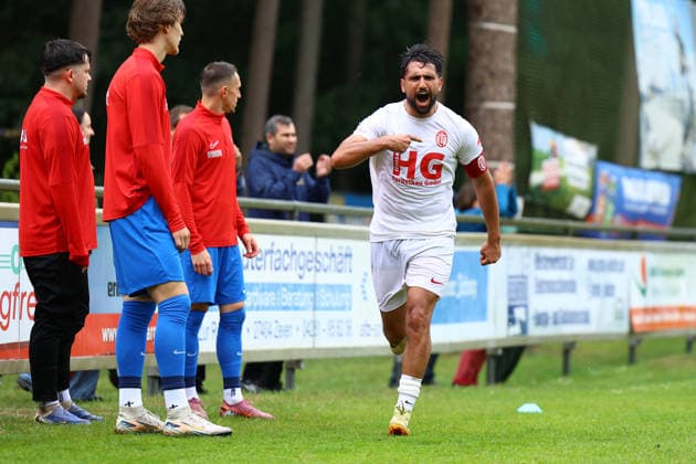 6 Bamo Karim (Eimsbütteler TV) bejubelt seinen Treffer zum 2:0. Fußball I Herren I Aufstiegsrunde zur Regionalliga Nord I Saison 2025-2026 I 3. Spiel I Eimsbütteler TV - Blumenthaler SV I 07.06.2026 I A-Platz Heeslingen