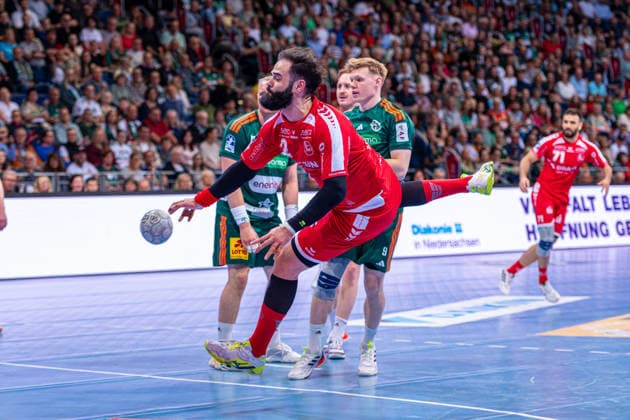 RubÃ n Marchan (MT Melsungen, Nr. 2) (v.l.), TSV Hannover-Burgdorf (grün) gegen MT Melsungen (rot) am 34. Spieltag der Saison 2025 2026 in der DAIKIN Handball-Bundesliga (07.06.2026, ZAG Arena (Hannover, GER),