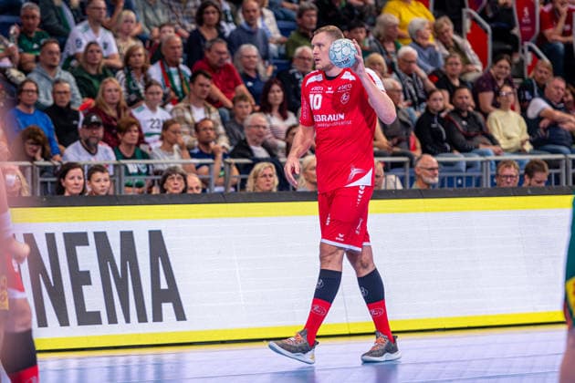 Dainis KriÅ¡topÄns (MT Melsungen, Nr. 10) (v.l.), TSV Hannover-Burgdorf (grün) gegen MT Melsungen (rot) am 34. Spieltag der Saison 2025 2026 in der DAIKIN Handball-Bundesliga (07.06.2026, ZAG Arena (Hannover, GER),