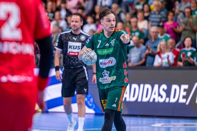 Leif Tissier (TSV Hannover-Burgdorf, Nr. 7) (v.l.), TSV Hannover-Burgdorf (grün) gegen MT Melsungen (rot) am 34. Spieltag der Saison 2025 2026 in der DAIKIN Handball-Bundesliga (07.06.2026, ZAG Arena (Hannover, GER),