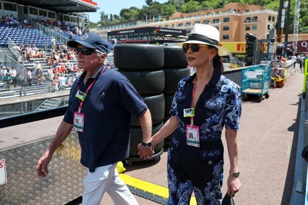 Michael Douglas und Catherine Zeta-Jones in der Boxengasse, Rennen, Grosser Preis von Monaco, Motorsport, Herren, Formel 1, 07.06.2026 Monte Carlo Monaco MCO