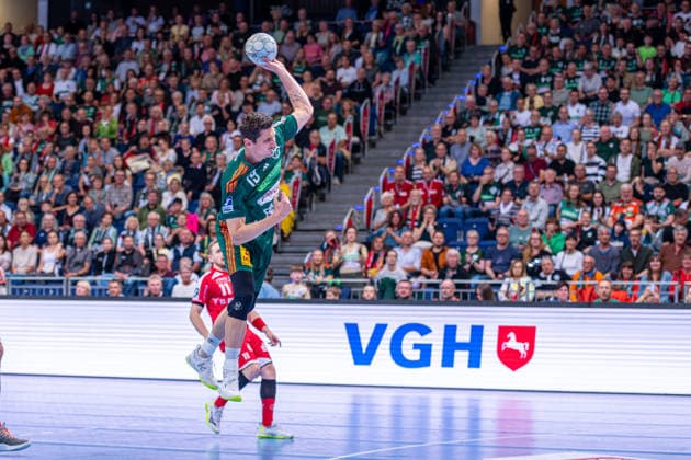 Marius Steinhauser (TSV Hannover-Burgdorf, Nr. 19) (v.l.), TSV Hannover-Burgdorf (grün) gegen MT Melsungen (rot) am 34. Spieltag der Saison 2025 2026 in der DAIKIN Handball-Bundesliga (07.06.2026, ZAG Arena (Hannover, GER),