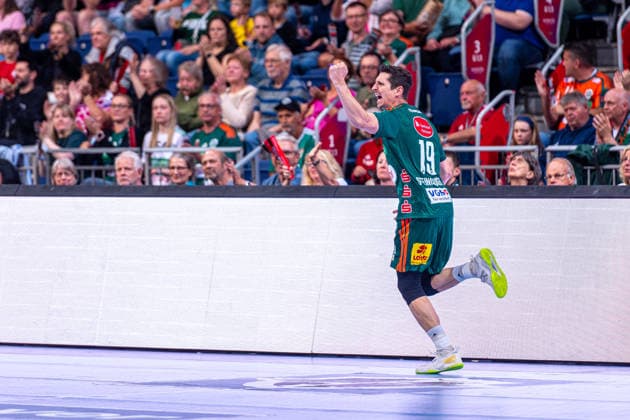 Marius Steinhauser (TSV Hannover-Burgdorf, Nr. 19) (v.l.), TSV Hannover-Burgdorf (grün) gegen MT Melsungen (rot) am 34. Spieltag der Saison 2025 2026 in der DAIKIN Handball-Bundesliga (07.06.2026, ZAG Arena (Hannover, GER),